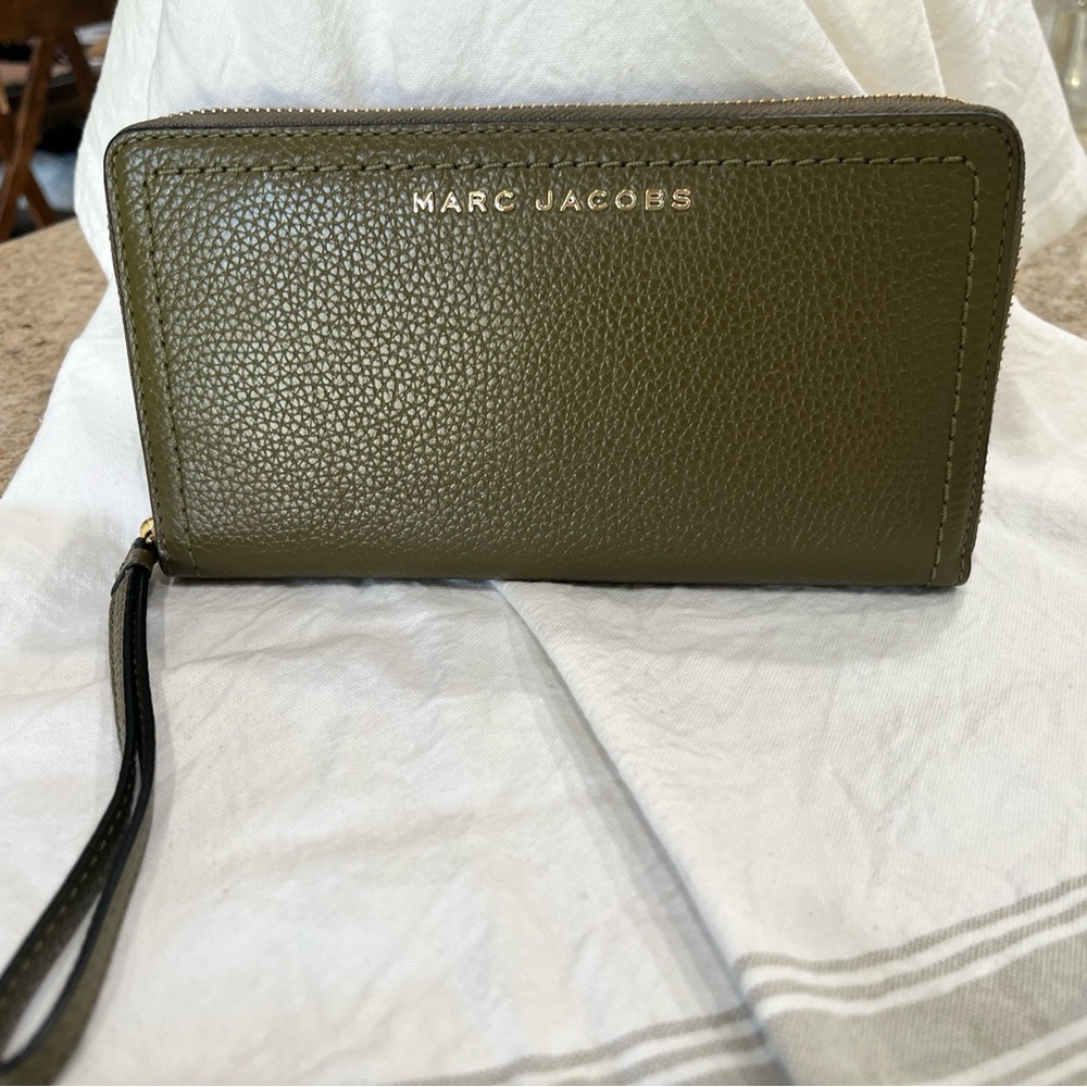 🔥🔥Like New Marc Jacobs 
Continental Wallet🔥🔥